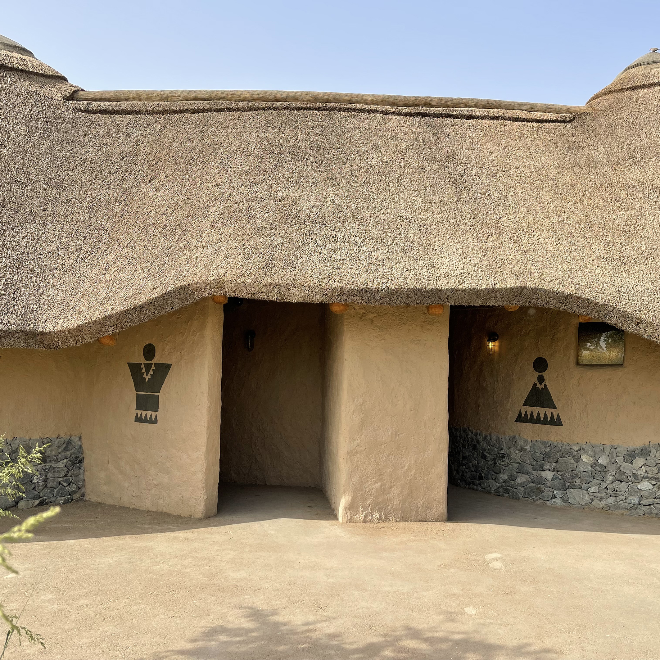 The toilet blocks were designed to blend into the landscape with careful colour matching to the surrounding sand colour. Dawsons developed signage which blended with the architectural aesthetics of the buildings.